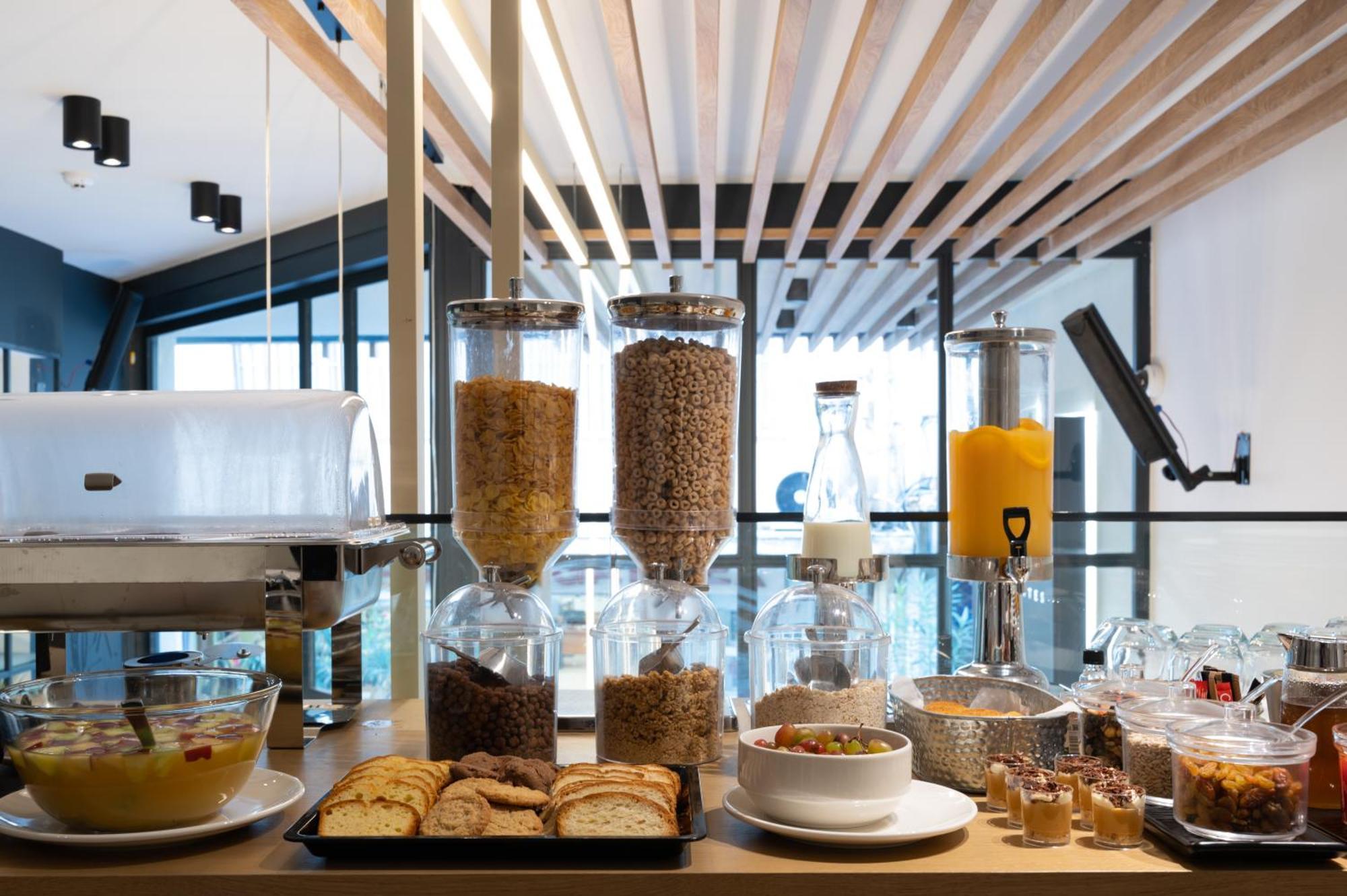 Nema Hotel Athena Bagian luar foto